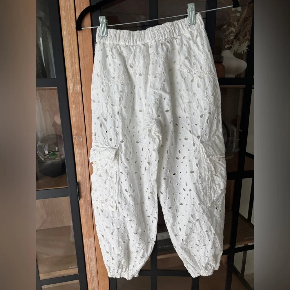 Zara Kids barrel leg pants eyelet girls ecru beige cargo embroidered CONTRASTING